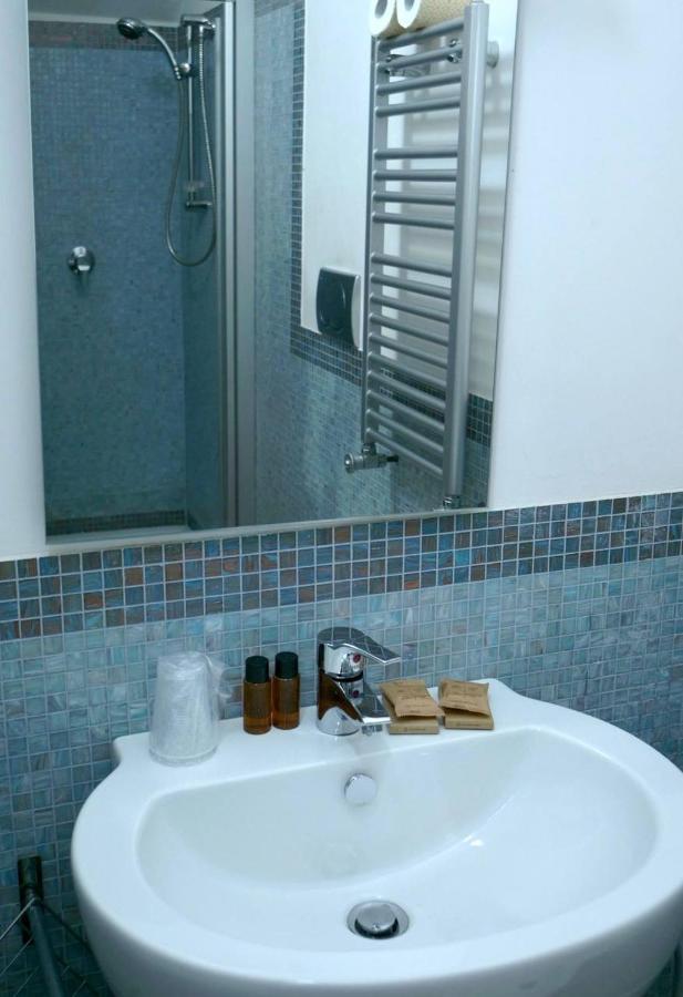Blu Suites And Apartments Бари Экстерьер фото